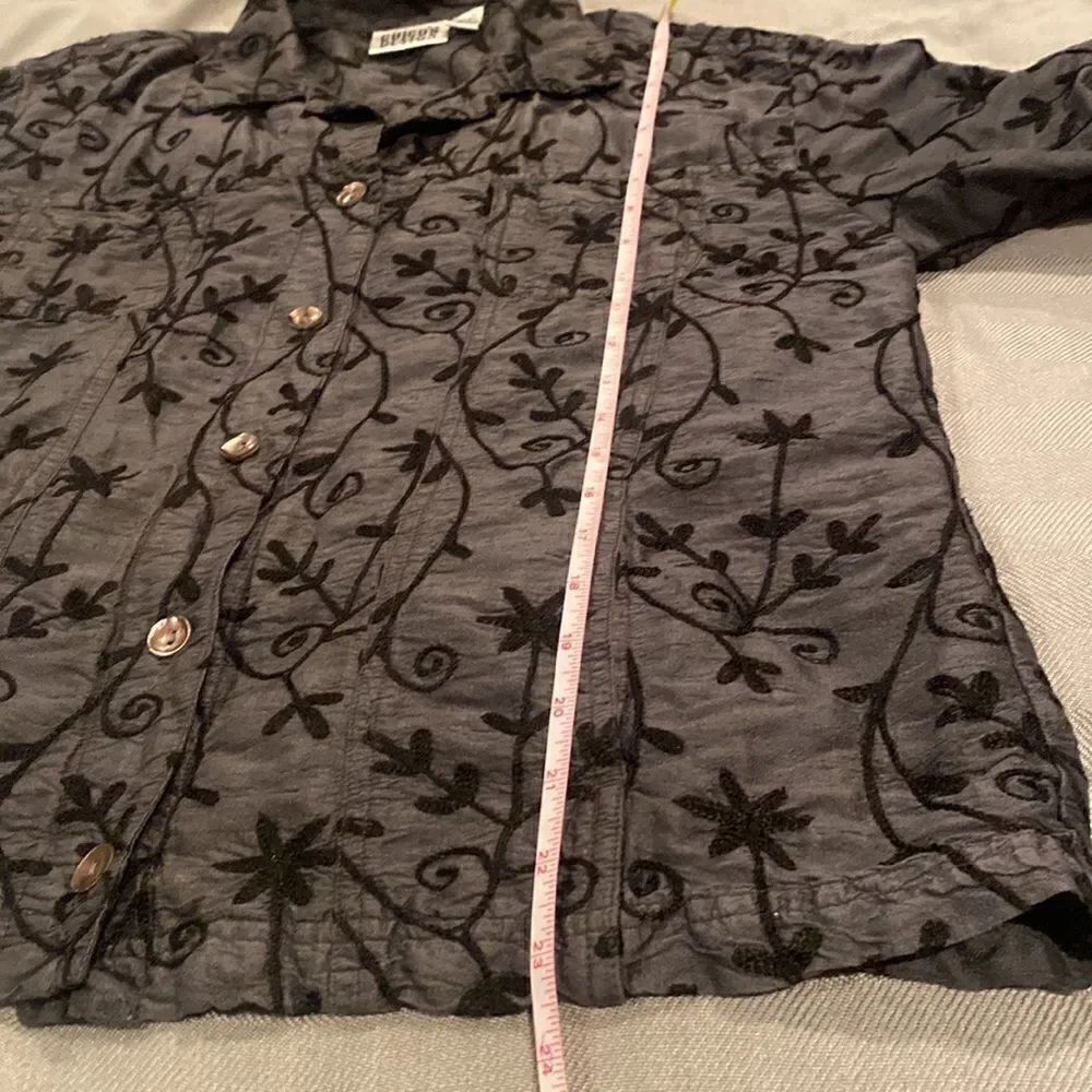 Chico’s Embroidered Jacket Size Medium - Picture 8 of 10